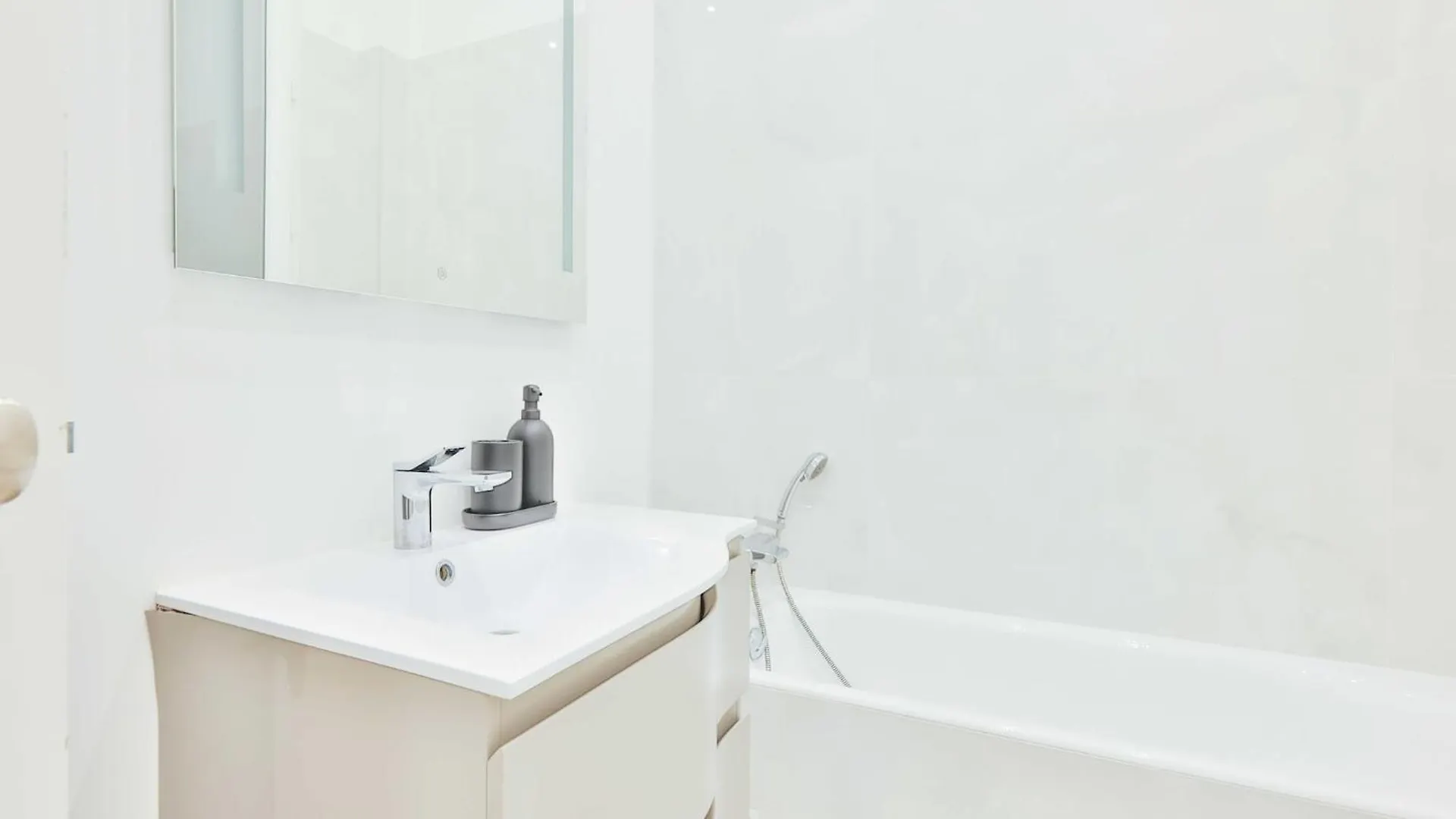 Exceptional Flat - Near Trocadero - Mobility Lease Apartment Paris